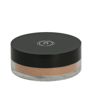 Maria Åkerberg puder foundation i genomskinlig burk med svart lock. Lös mineralpuder i chokladbrun ton, 4 g.